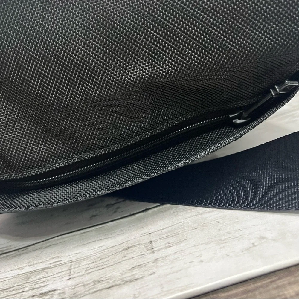 TUMI Black Crossbody Messenger Bag Travel Shoulder Laptop Work Bag